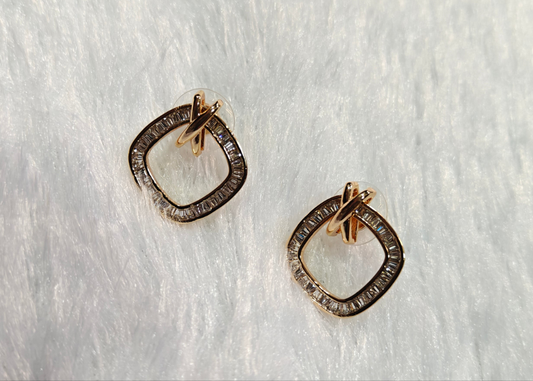 Elegant Geometric Diamond-Cut Earrings