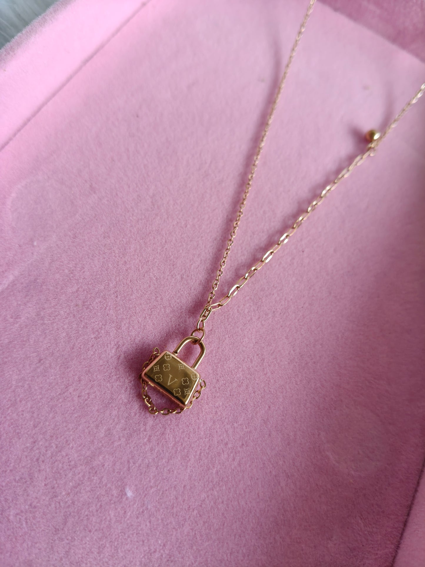 Chic Handbag Gold-Plated Pendant Necklace