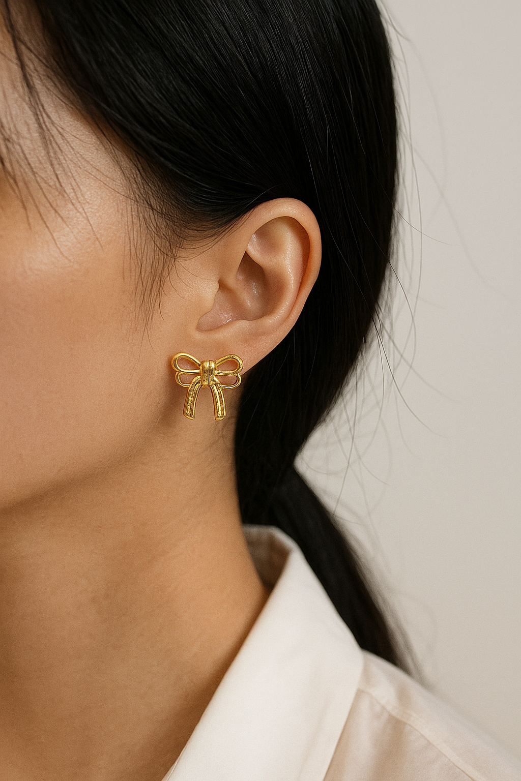 Classic Gold Bow Earrings – Elegant & Timeless Design