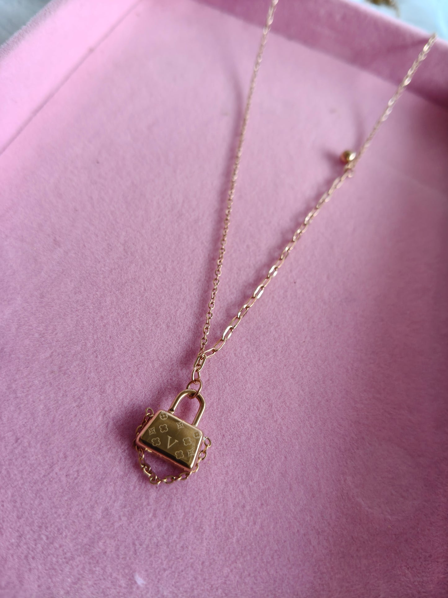 Chic Handbag Gold-Plated Pendant Necklace